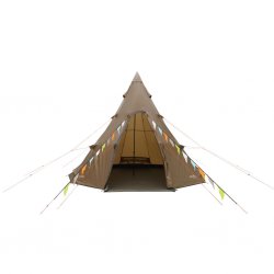 Easy Camp Rands Tipi aufgebaut und bereit – die offene Tür lädt zu einem geräumigen und komfortablen Aufenthalt in der Natur ein