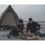 Kochen unter freiem Himmel – genießen Sie eine schöne Mahlzeit im Freien am Feuer mit dem Easy Camp Otra Tipi als gemütlicher Ku