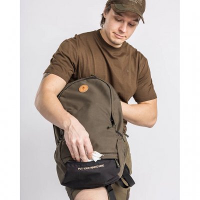 Nedtill ficka för skräp med avtorkningsbar yta.