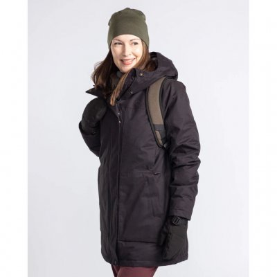 Varm vinterjacka med praktiska fickor och huva.