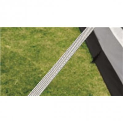 Kraftiga stormlinor ger bra stabilitet på förtältet även vid starkare vindar.