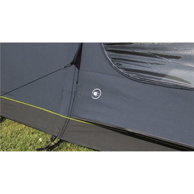 Outwell Wood Lake 7ATC har en kabelgenomföring till både tält och sovkabin.