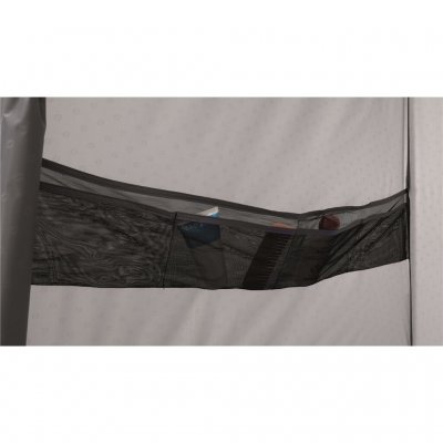 Aufbewahrungstasche an der Seite des Zeltes.