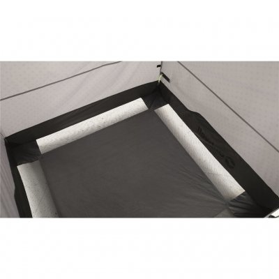 Boden mit Abfluss im Duschraum