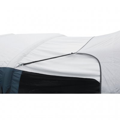 Förlängningen fästs på tältet mot stängerna eller de inbyggda fästpunkterna på luftkanalerna.