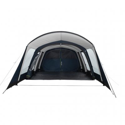 Stort, ljust och rymligt allrum på familjetältet Outwell Hayward Lake 6ATC.