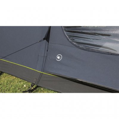 Outwell Wood Lake 7ATC har en kabelgenomföring till både tält och sovkabin.