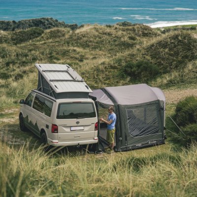 Stilvolles und praktisches Autozelt, das perfekt in den Campingurlaub passt