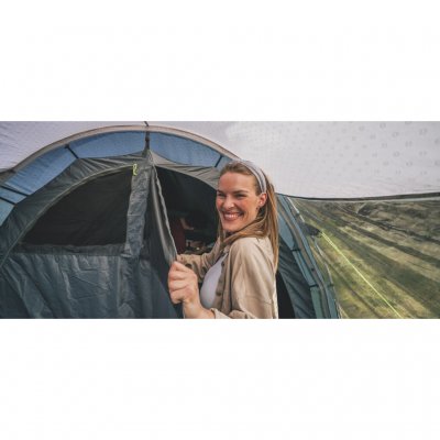 Verdunkelte Schlafkabine, die die Lichtdurchlässigkeit reduziert und für besseren Schlafkomfort bei Campingausflügen sorgt