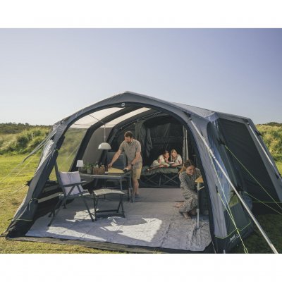 Rymligt allrum i familjetältet Outwell Montana 6 Air med gott om plats för möbler.