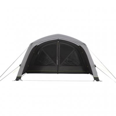 Die Tür zwischen Vorder- und Wohnraum verfügt über einen Magnetstreifen zum einfachen Öffnen und Schließen.