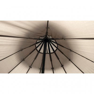 Stor toppventilation ger ett bra klimat i tältet.