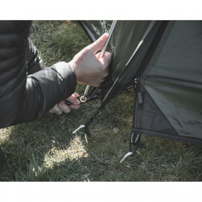 Aufbau des Sarek 2 in der freien Natur – einfache, farbcodierte Aluminiumstangen für einen schnellen und einfachen Aufbau bei Ab