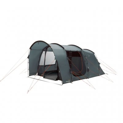 Das Easy Camp Skarvan 4 verfügt über eine große regengeschützte Tür an der Vorderseite.