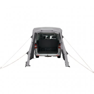 Easy Camp Krossbu von vorne mit geöffneter Tür – geräumiger Eingang mit der Möglichkeit, die Tür als Sonnendach zu nutzen