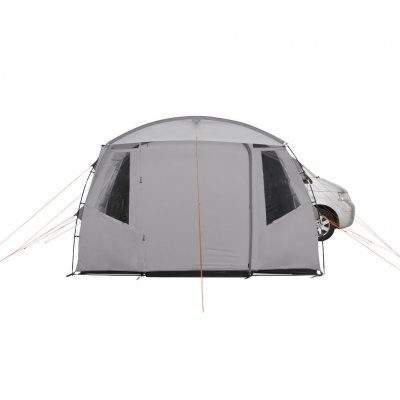 Eine große Tür und mehrere Sturmseile sorgen für die Stabilität des Zeltes, unabhängig davon, ob es mit dem Auto verbunden ist.