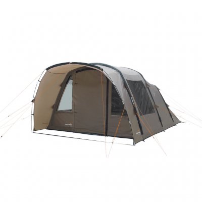 Das Easy Camp Brimnes 5 Air verfügt über eine große regengeschützte Tür an der Vorderseite.