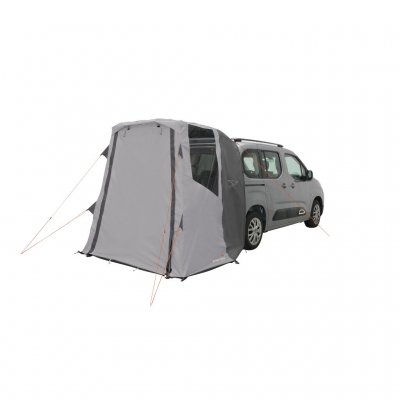 Easy Camp Krossbu Mini schräg von vorne mit geschlossener Tür – bietet einen wettergeschützten und privaten Raum am Campervan