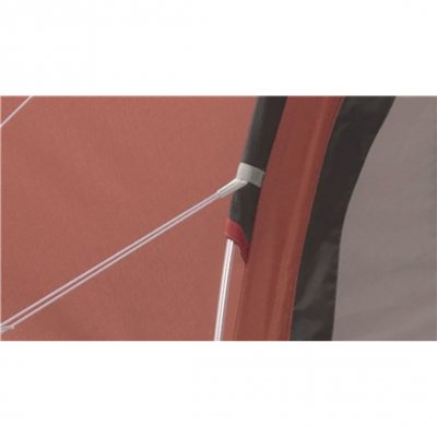 Förstärkta fästen för tältlinorna på Robens Arrow Head.