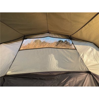 Rulla upp bakre delen på tältduken för extra ventilation och utsikt.