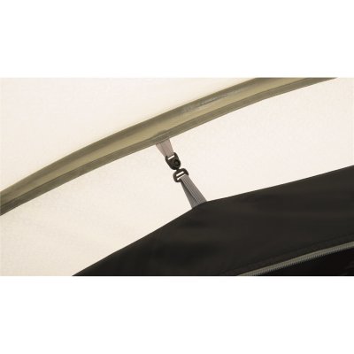 Fjädrande fästen för sovkabinen gör att tältet klarar ojämna underlag.