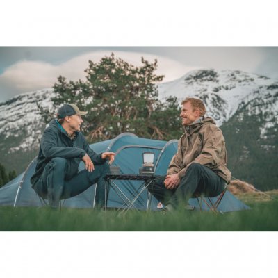 Njut av naturen i ett pålitligt med rymligt 3-personerstält från Robens.