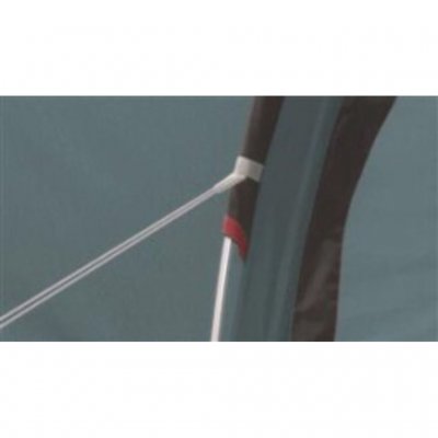 Aluminiumstänger, kraftig duk och tältlinor ger bra stabilitet på tältet.