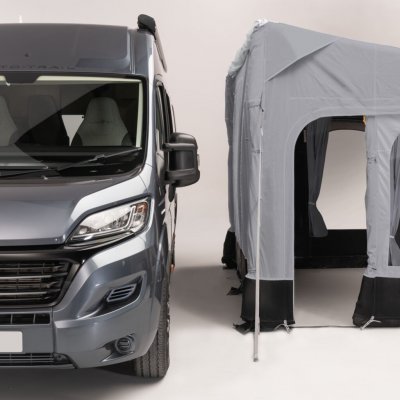 Das Rally AIR D/A wurde für eine Vielzahl unterschiedlicher Fahrzeuge entwickelt und kann auf dem Campingplatz stehen bleiben, w