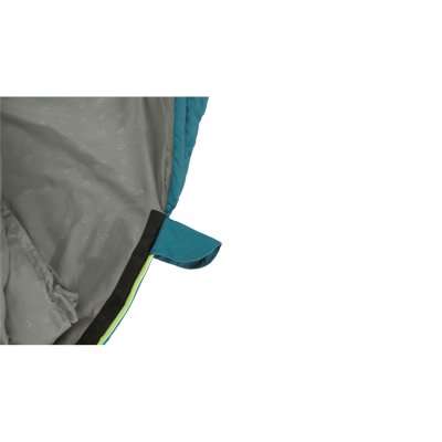 Övervikt kant vid dragkedjan skyddar mot kalldrag