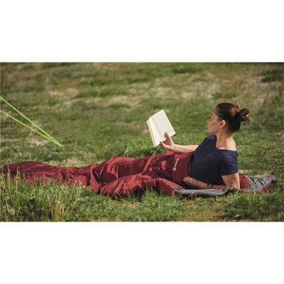 Campa utan att frysa med Outwell Contour Lux sovsäck.