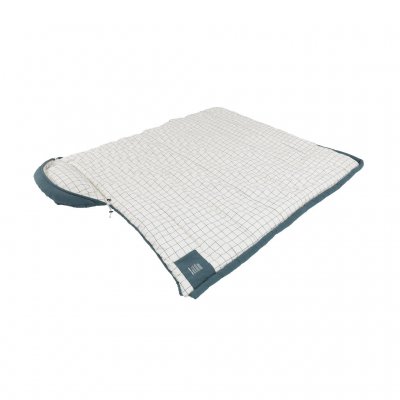Der Outwell Camper Supreme Campingschlafsack kann geöffnet und als Decke verwendet werden.