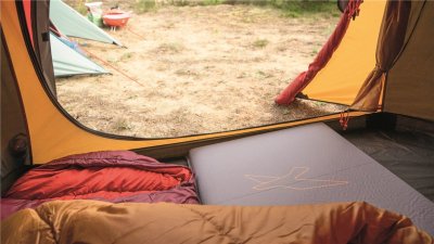 Sov med komfort med Easy Camps Självuppblåsande liggunderlag.