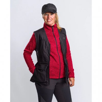 Väst speciellt framtagen för dig som håller på med hundar/hundsport. Många praktiska fickor.