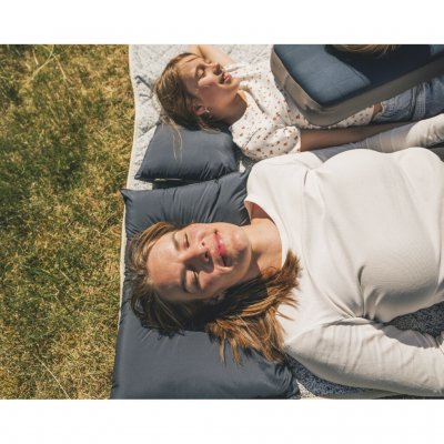 En praktisk campingpute som gir støtte og komfort gjennom natten.