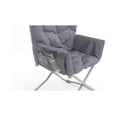 Nätficka på ena sidan av stolen.