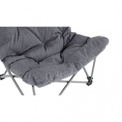 Stoff mit verstärkten Ecken für lange Haltbarkeit des Campingstuhls. .