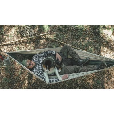 Inget slår känslan av att sova mellan träden i en hammock.