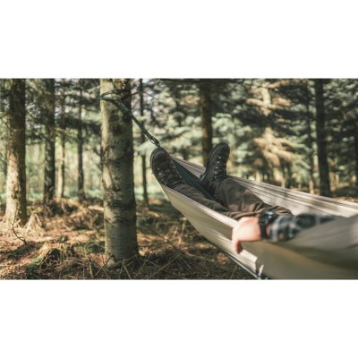 Koppla av på turen eller på campingsemestern i en hammock.