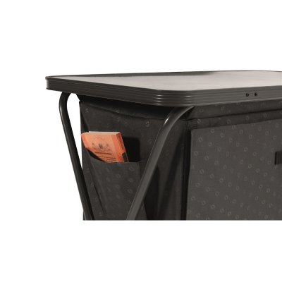 Aufbewahrungstasche an der Seite.