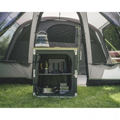 Campingküche. Erleichtert das Kochen auf dem Campingplatz.