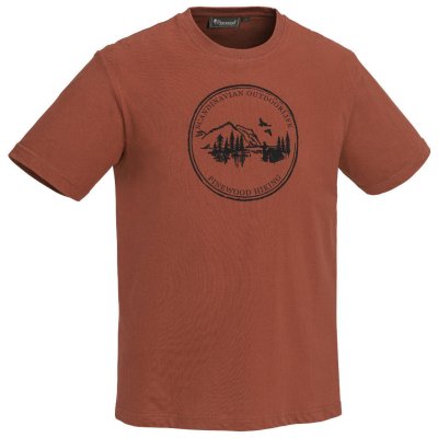 Skön t-shirt från Pinewood i 100 % bomull, perfekt för camping och friluftsliv.