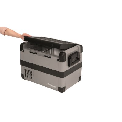 Kraftiga gångjärn på locket ger kylboxen en lång livslängd.