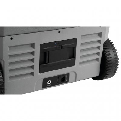 Batteriet sitter i kylboxen.