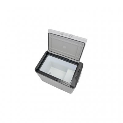 Durch den großen Deckel sind die Lebensmittel im Kühler leicht zugänglich