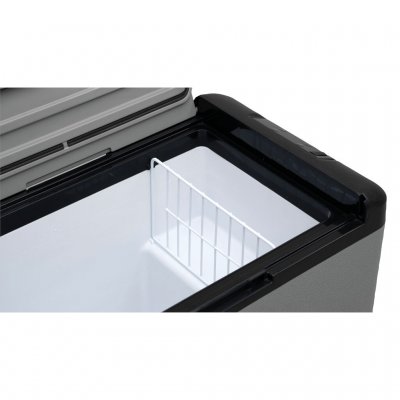 Zusätzliches Fach zur Organisation des Inhalts - perfekt für alle, die Ordnung im Kühlschrank wollen.