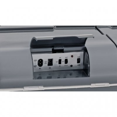 Wählen Sie 12V oder 230V an der Rückseite des Kühlers, je nachdem, ob Sie ihn im Auto oder über eine Steckdose verwenden möchten