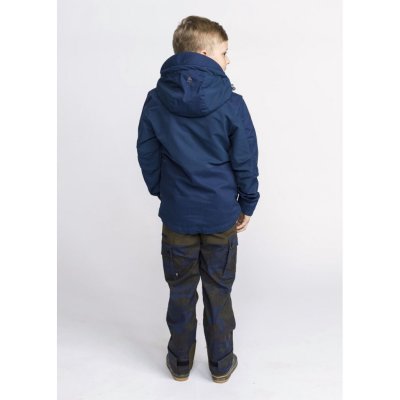 Pinewood Finnveden Hybrid barnjacka från ryggen.