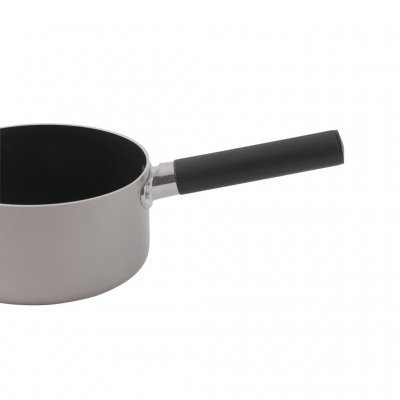 Leicht zu greifender und ergonomischer Griff, der für ein kleineres Packmaß abschraubbar ist