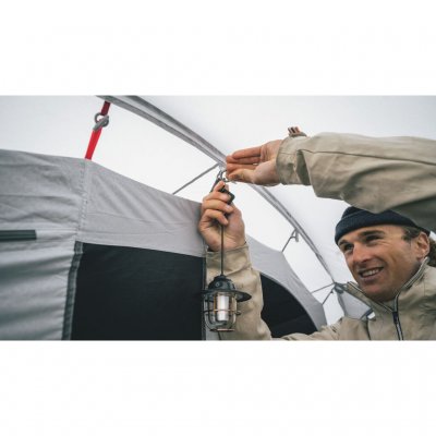 Campinglampe mit wiederaufladbarem Akku, Dimmfunktion und mehreren Lichtmodi.