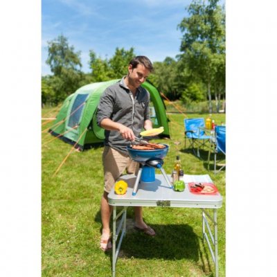 Grillen har en grillplatta.